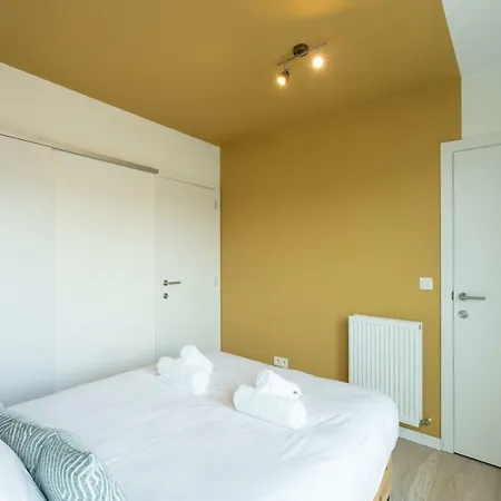 Shway - The India Yellow Apartment *